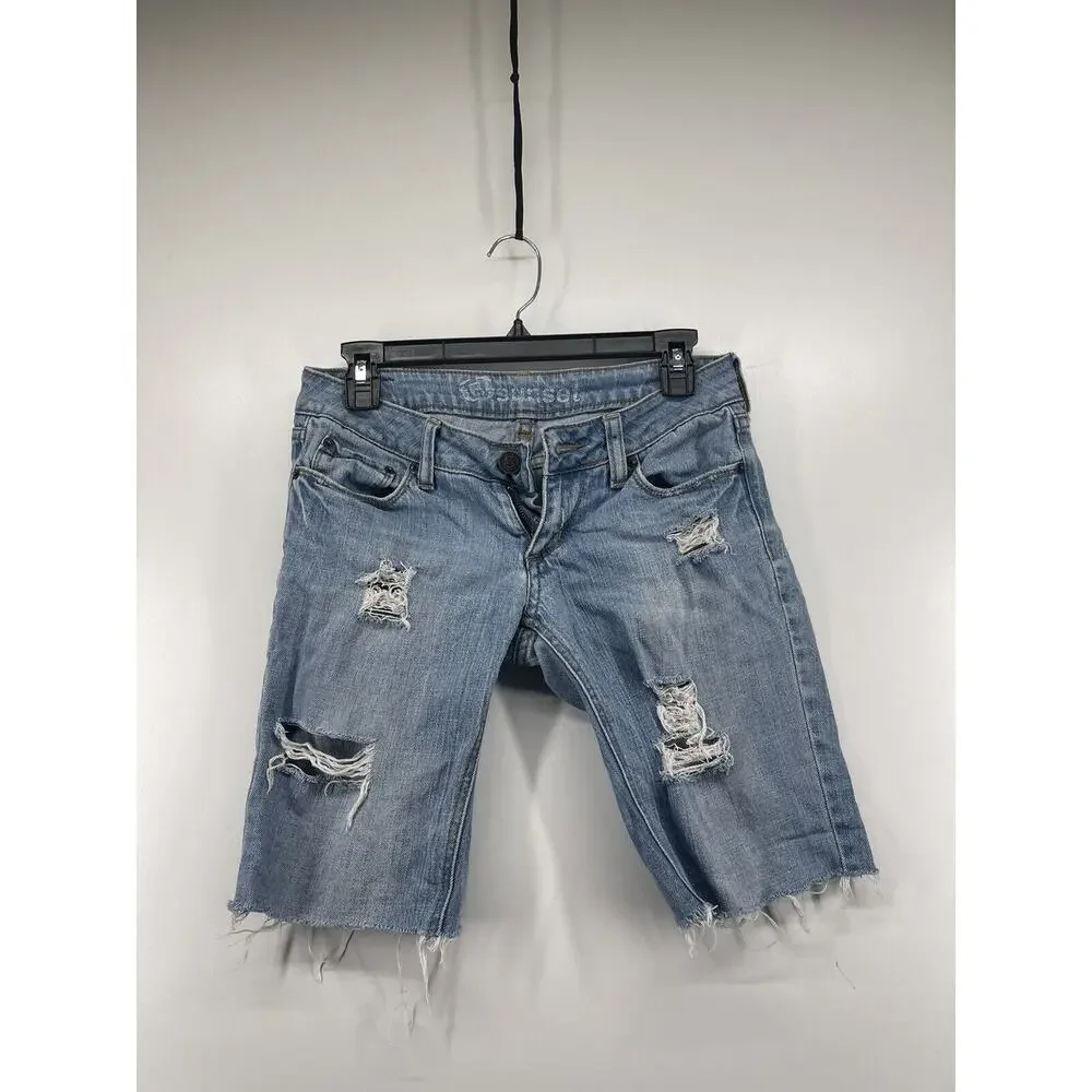 B Bullhead Size 1 Long Short Distressed Light Wash Denim‎ Jean Bermuda Shorts